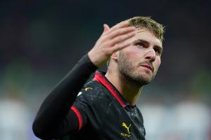 S-希门尼斯：我和妻子当初是玩网络游戏认识的，她就住在我家附近