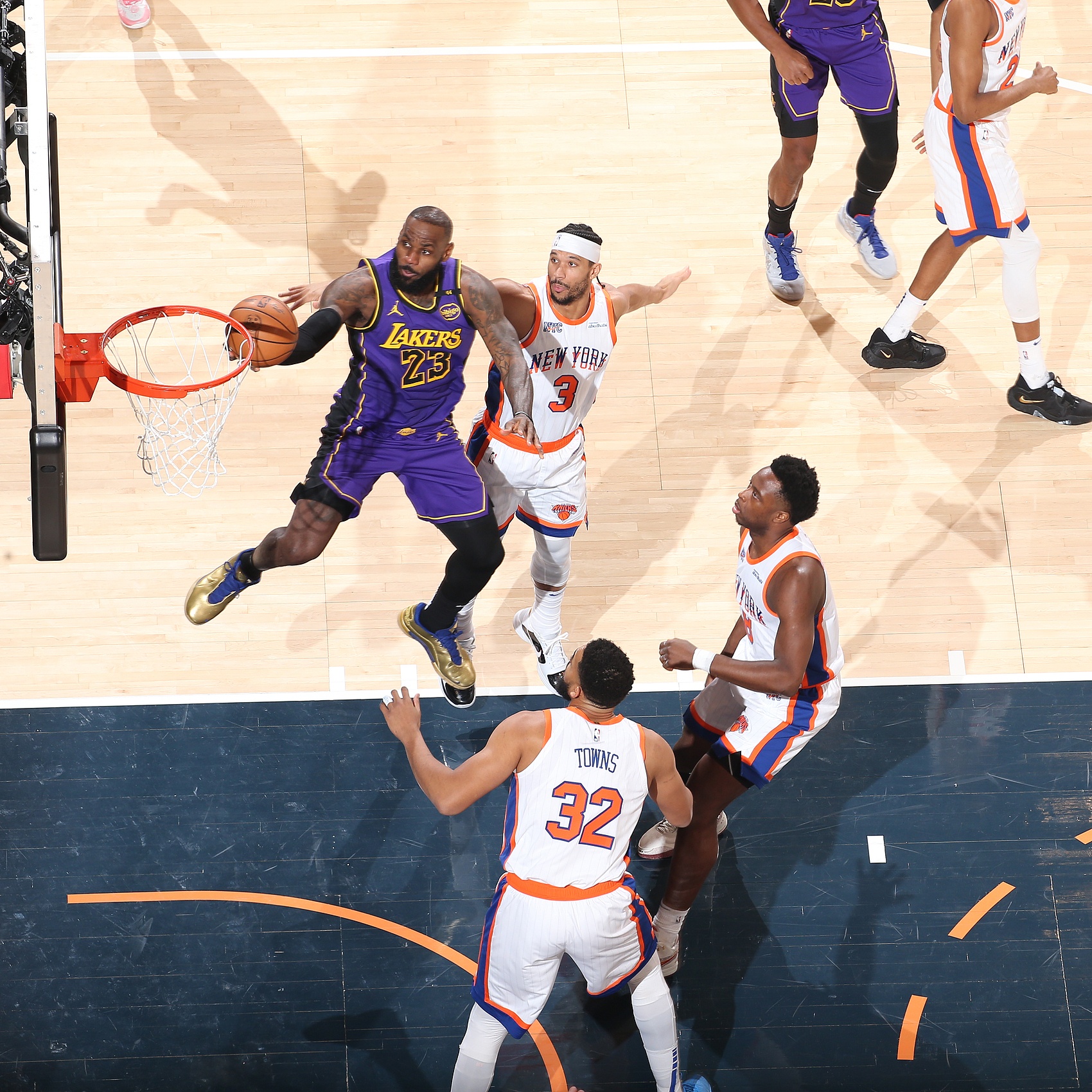 乐鱼体育官方-圣诞大战参赛次数:尼克斯湖人凯尔特人历史前三 黄蜂唯一0次