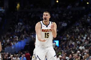 乐鱼体育娱乐-新规约老师第一个赞同！上赛季超远压哨出手TOP10：约老师断档第1